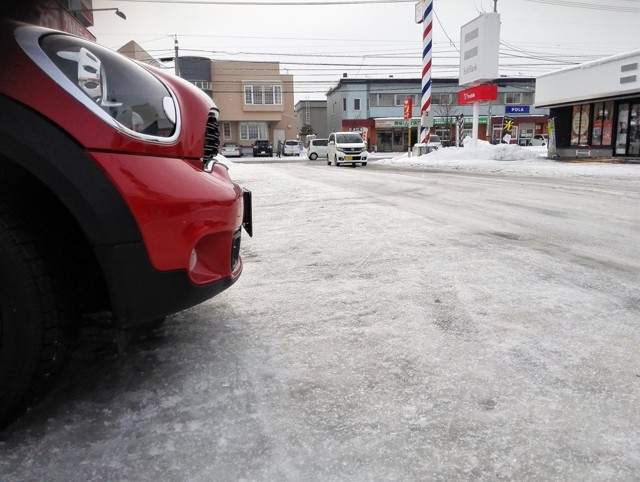 凍てつく駐車場