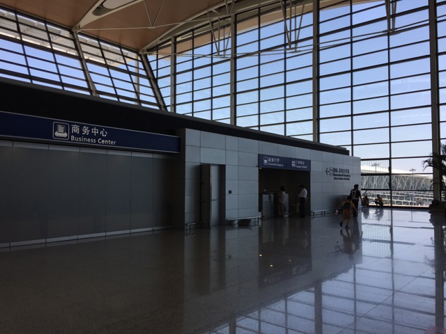 上海浦東空港　第二ターミナル　手荷物預り所
