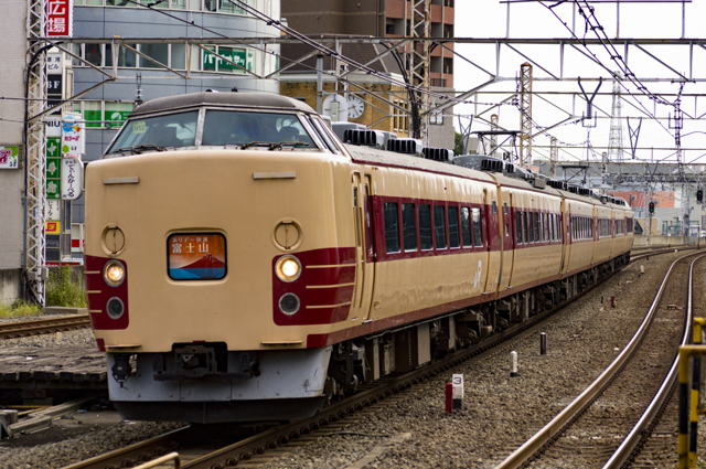 2014/09/27/189系M52編成 ホリデー快速富士山号 吉祥寺駅にて