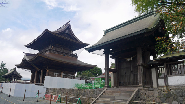 阿蘇神社＠2023 (62) 右側より、神幸門、楼門、還御門