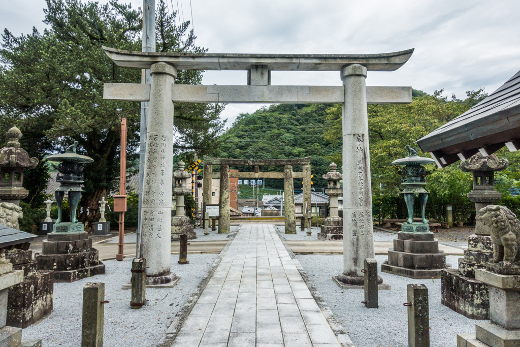 陶山神社の石鳥居