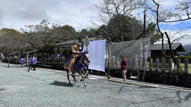 阿蘇神社の流鏑馬 (1)