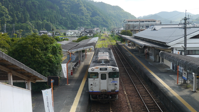 中国勝山駅の跨線橋から by GPZ750 (ID:2706297) 写真共有サイトPHOTOHITO