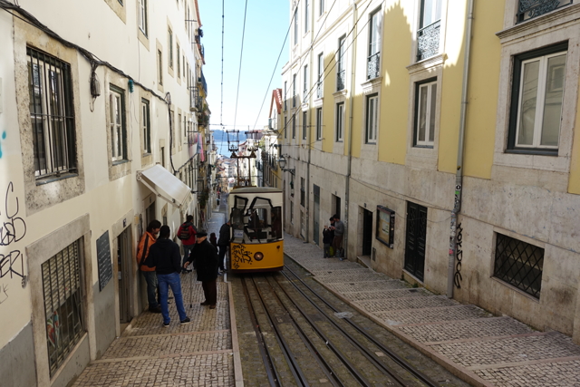 リスボンの市内ケーブルカー by ターボー （ID：5894080） 写真共有サイトPHOTOHITO