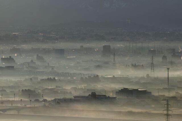 街中に漂う朝霧2 by kuuaojiji (ID:11550885) 写真共有サイトPHOTOHITO