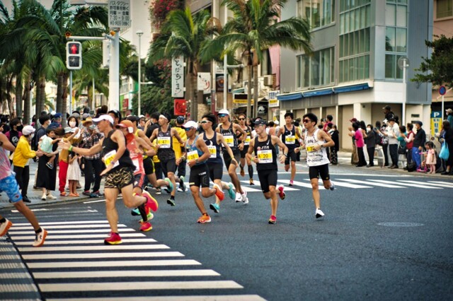 走る人々 by orenji (ID:11479981) 写真共有サイトPHOTOHITO