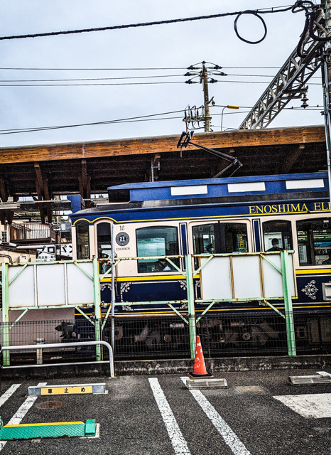 小さな駅の小さな電車 by ウォーカランド (ID:11310703) 写真共有サイトPHOTOHITO