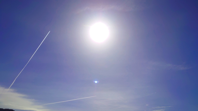 二つの太陽と軌跡 by クリフ （ID：11651789） 写真共有サイトPHOTOHITO