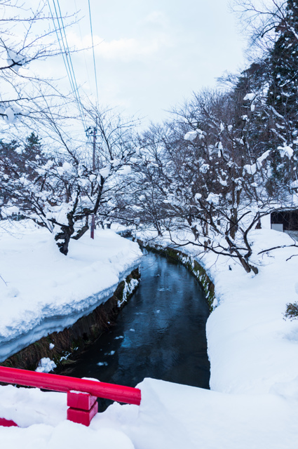 白い世界を流れる川 by Zwei （ID：4082845） 写真共有サイトPHOTOHITO